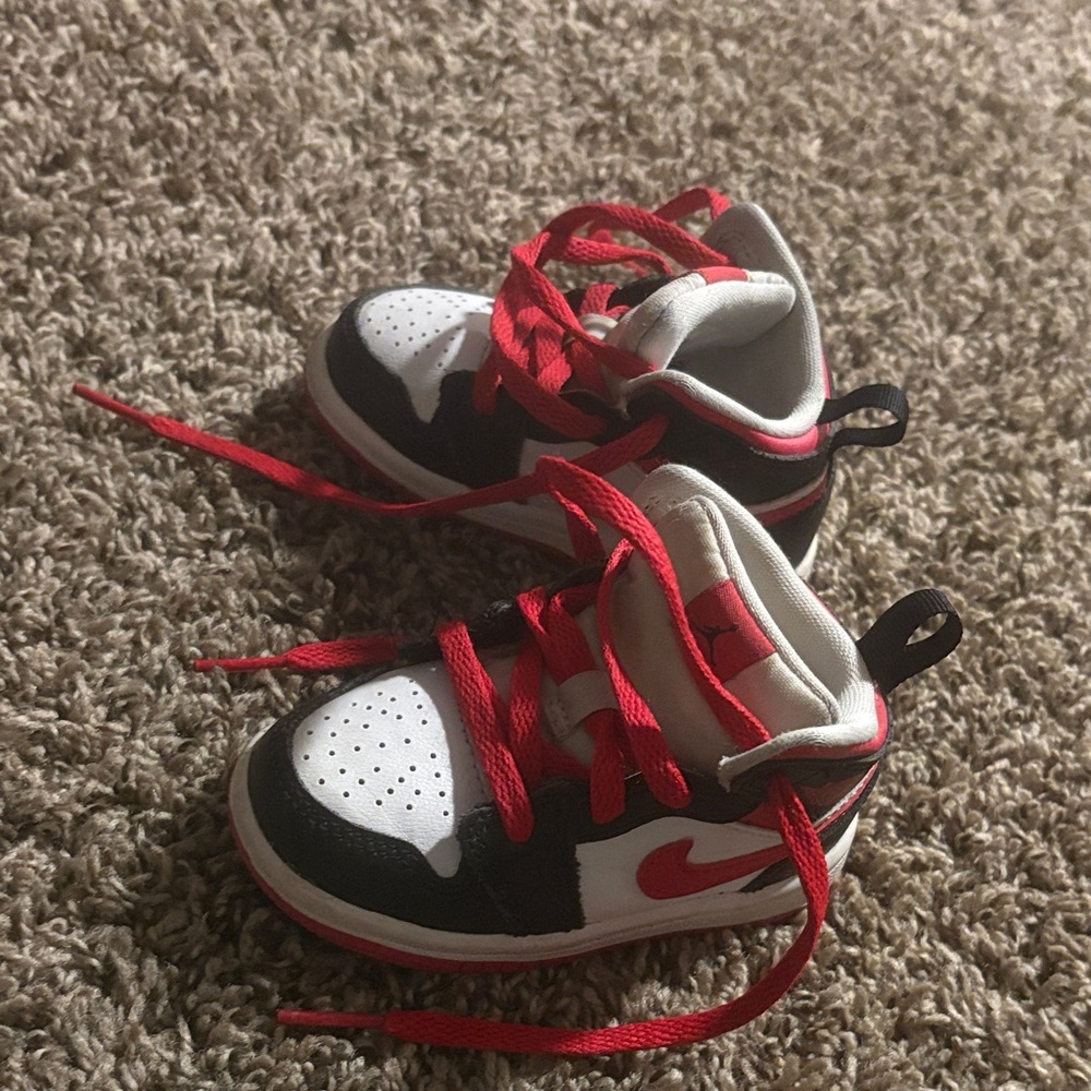 Nike Kids Black and White Sneakers with Red Accents